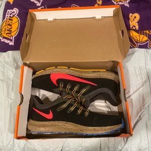 Nike Training Shoes w Box. Great condition